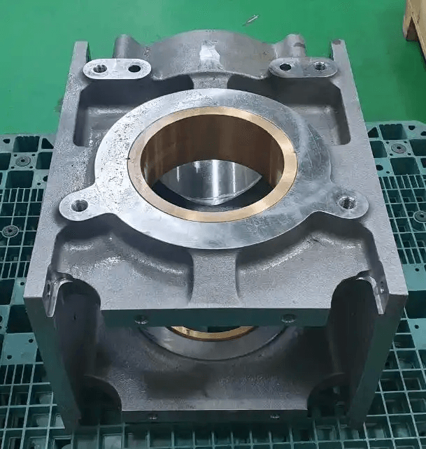Original worn pump housing, top view