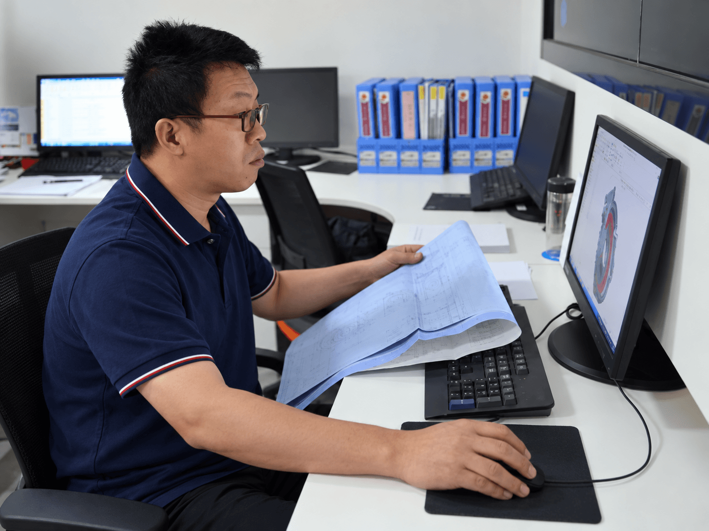 Huang Zhishun, Reverse Engineer at work